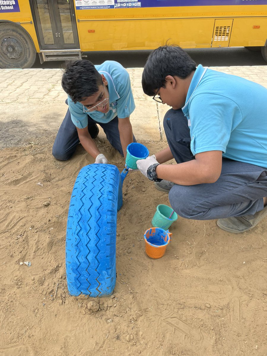 ZC_zenith's tweet photo. #Reuse in full swing @MCManesar sir. It was indeed a very joyful activity with the young warriors 🌿☘️#RRR4LIFE #MissionLiFE #IndiaVsGarbage @RoopaMishra77 @SwachhBharatGov @rahulnarwalias @mvishram https://t.co/9G9sOX9FoY