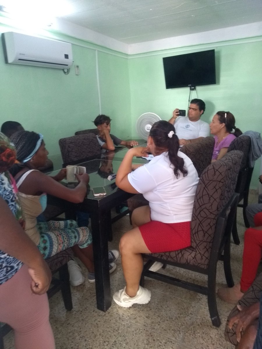 Se desarrolló en la Fiscalía Municipal de Bahía Honda profilaxis con los padres y menores controlados, provechoso intercambio <a href="/barreto_nt/">NTBarreto</a> <a href="/Eugeniocubano/">Eugenio González Pérez</a> <a href="/yarobyalvarez/">Director Provincial Educación Artemisa</a> <a href="/Oytsa1/">Oytsa Longa</a> <a href="/BhondaArtemisa/">@Educacion.BHonda.Artemisa</a>