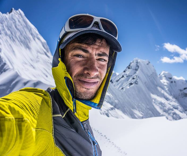 mountainblogit's tweet photo. Everest: Kilian Jornet scampa ad una valanga durante il tentativo sulla Cresta Ovest https://t.co/31iszRYz18 https://t.co/UCcl7bpuWs