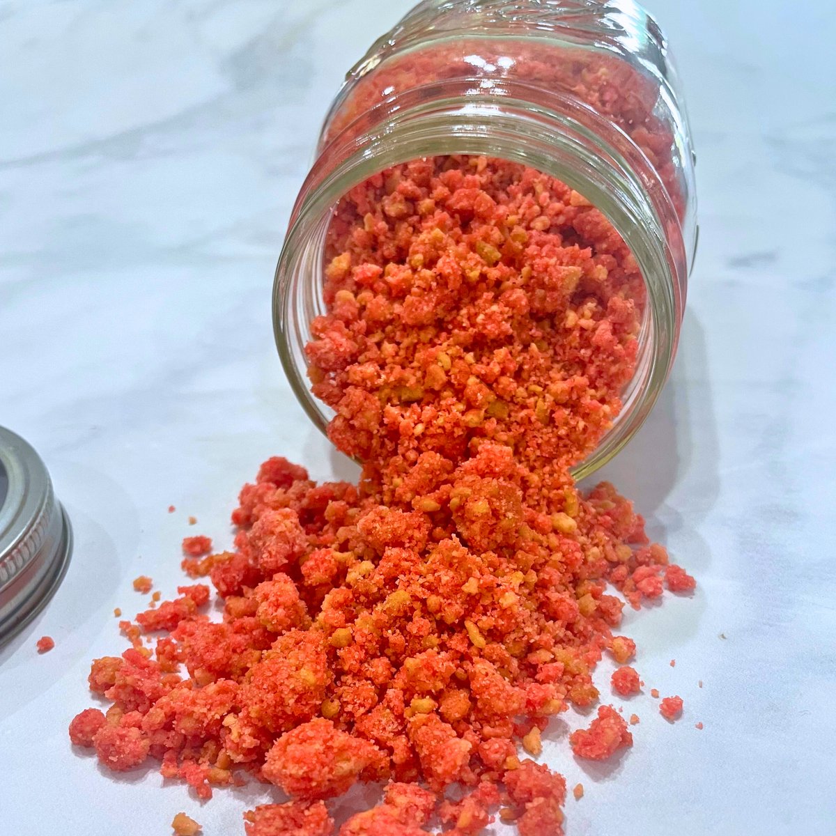 My_SimpleThings's tweet photo. Level up with this Strawberry Crunch Topping that can be made in 5 minutes with 3 basic ingredients. Add this sweet treat to pancakes, oatmeal, cakes, donuts, ice cream, and more. Quickly alter it to create lemon, cherry, &amp; more. https://t.co/8AE347EeOr via @My_SimpleThings https://t.co/8Ug0UaJkcM