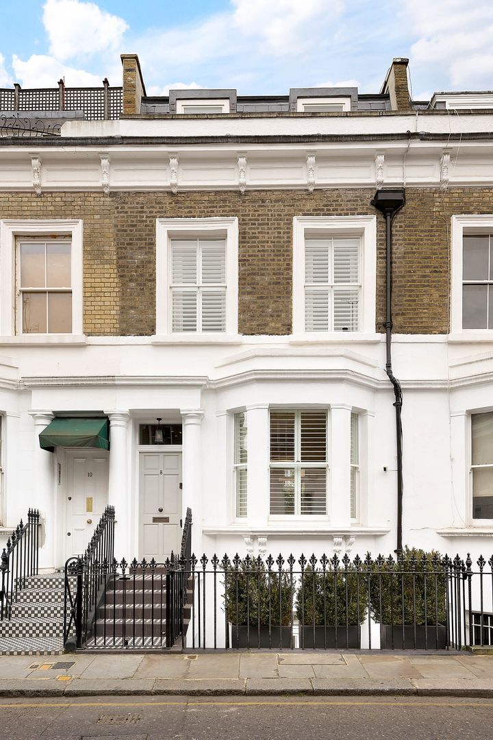 This charming bay fronted Victorian terrace house has been beautifully rebuilt and extended to create a wonderful family home. Carefully designed, the specification is without compromise. Click the link to discover more: johndwood.co.uk/properties/171…