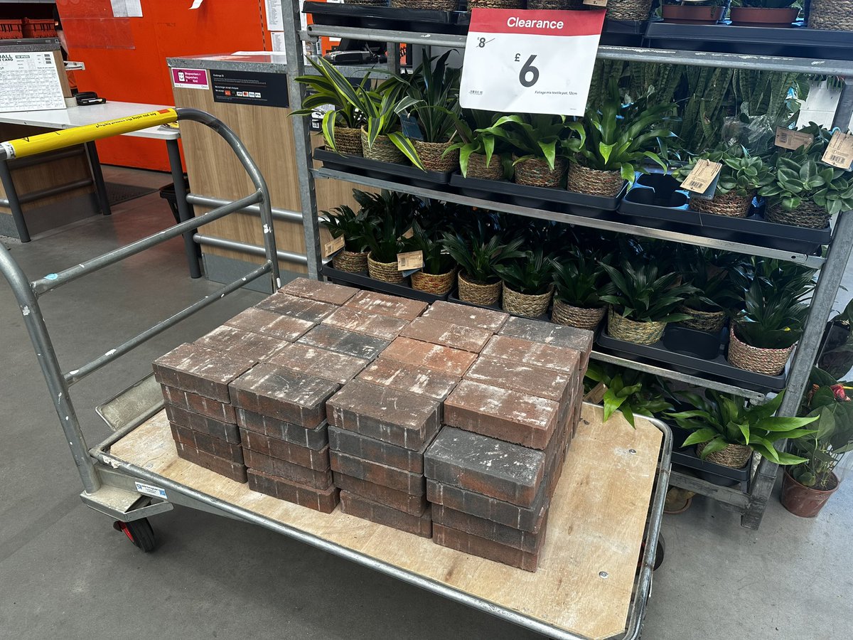 Replace that missing brick and that’s a lot of art for £6.