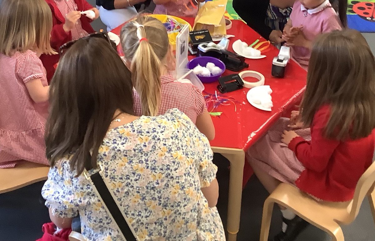 BurhillP's tweet image. Cygnets enjoyed a stay and play session with their families today #learningpartnership #learningtogether