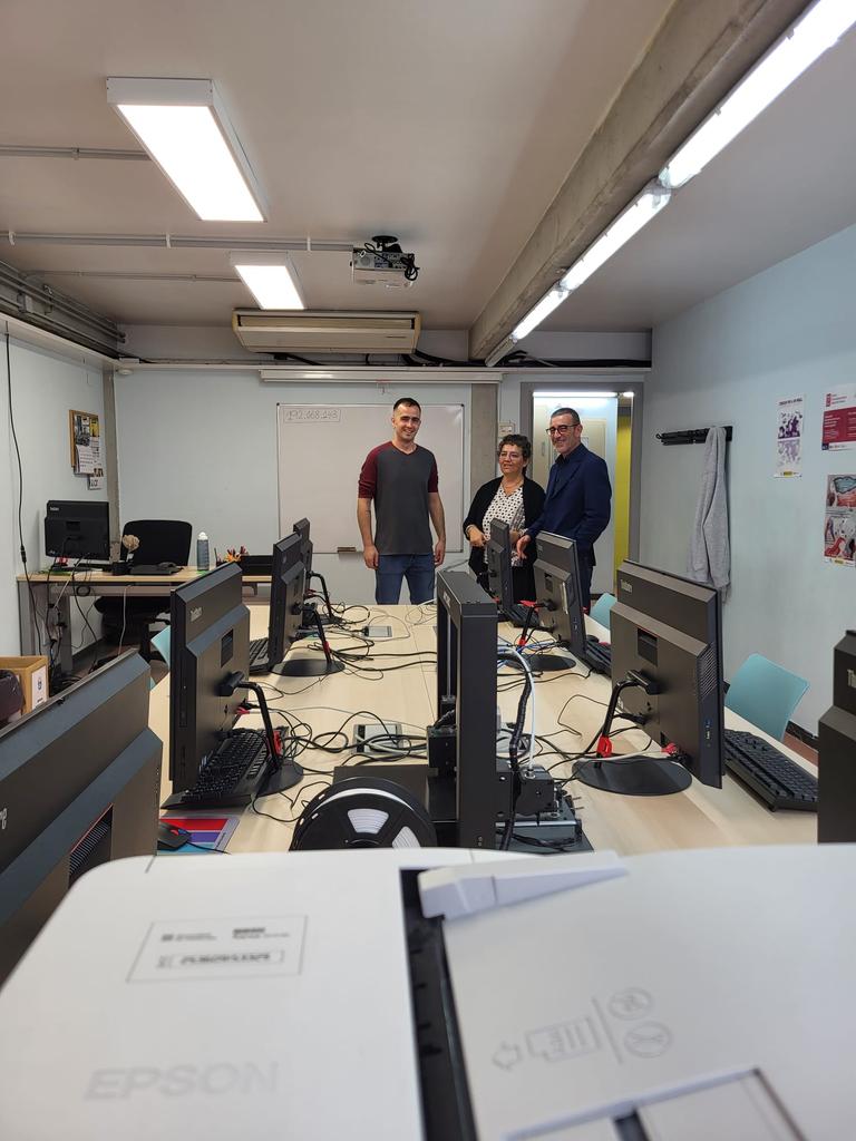 Avui he visitat els dos Casals Cívics i Comunitaris, l'Oficina d'Afers Socials i Famílies, el Punt Òmnia i la ludoteca d'Igualada. Al CCC del Passeig tindrem menjador . Arreu es treballa coordinadament per enfortir la comunitat. Aquesta és la línia.