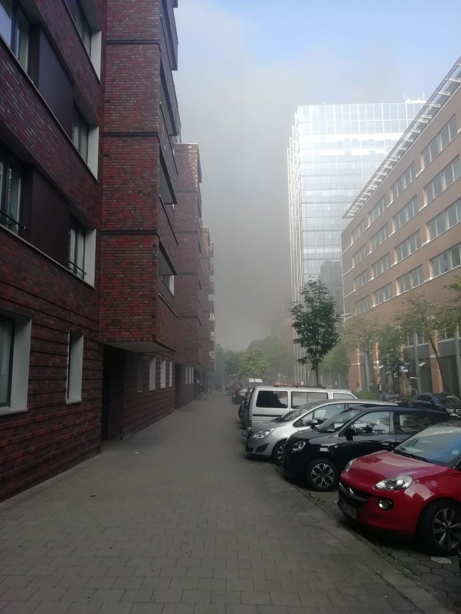 Lathgertha von Holstein on Twitter "In der Hamburger Neustadt brennt es.😲 Ist wohl eine