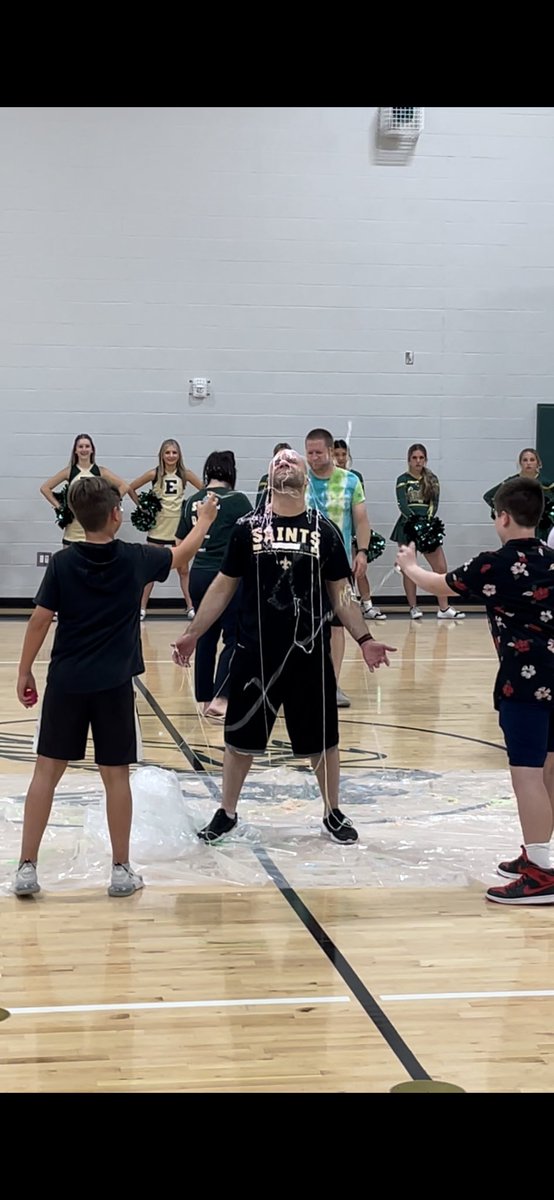 mrsjerger's tweet photo. @erms_DCSD teachers got silly stringed https://t.co/xboI61bfFp