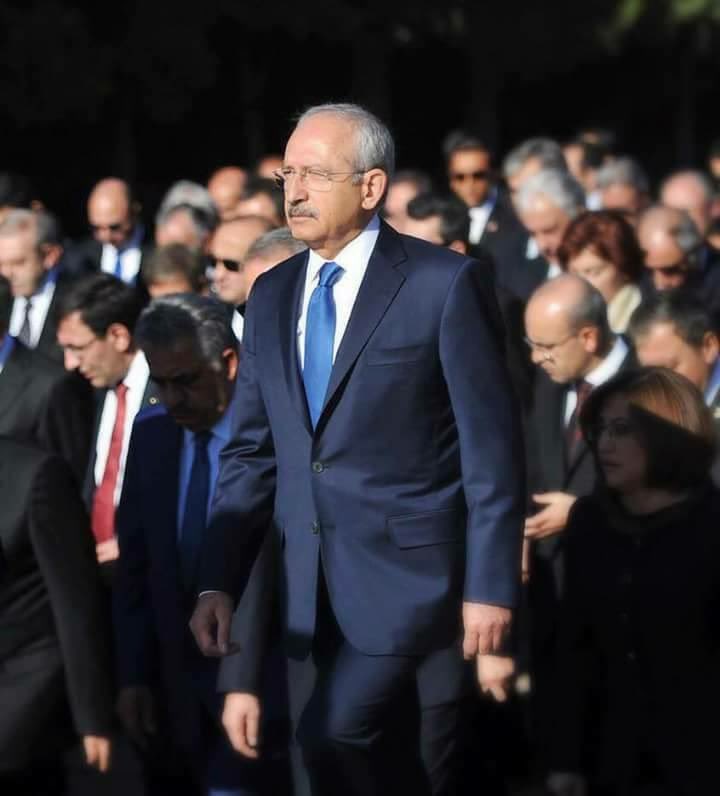 Kılıçdaroğlu’nda liderlik vasfı yok teziniz çöktü mü merak ediyorum? 

Yıllardır grup toplantısını takip etmiş ve izlemiş birisi olarak size şu kadarını söyleyebilirim Kılıçdaroğlu gördüğünüzden de daha da donanımlı bir sakin güçtür.

Yarattıkları algı operasyonlarıyla medyada