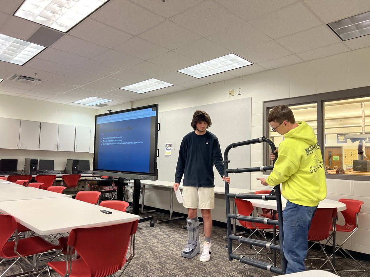 MsPoseys_Class's tweet image. Earlier this week students walked into the Shark Tank to present their ideas in Intro to Accounting. Between a custom cattle gate, a lash curler/mascara applicator, push toothpaste tube and custom dog treats, the students creations were great this year!🦈