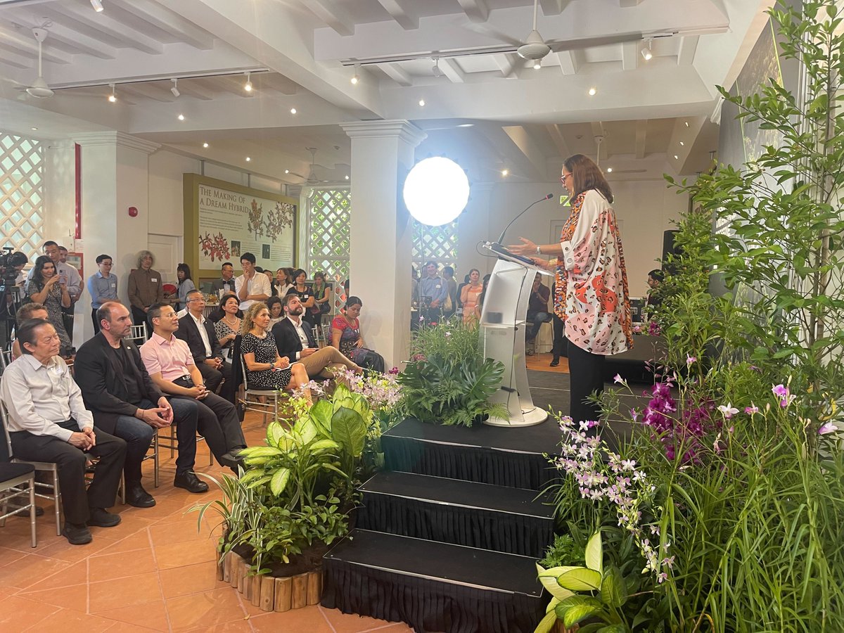 .@OrisSanjur shared her role as an advisory board member because of the strong connection on shared values between the Smithsonian Tropical Research Institute and #XPRIZERainforest at the Opening Ceremony event in Singapore. 

cc: @stri_panama @InstitutoAlana