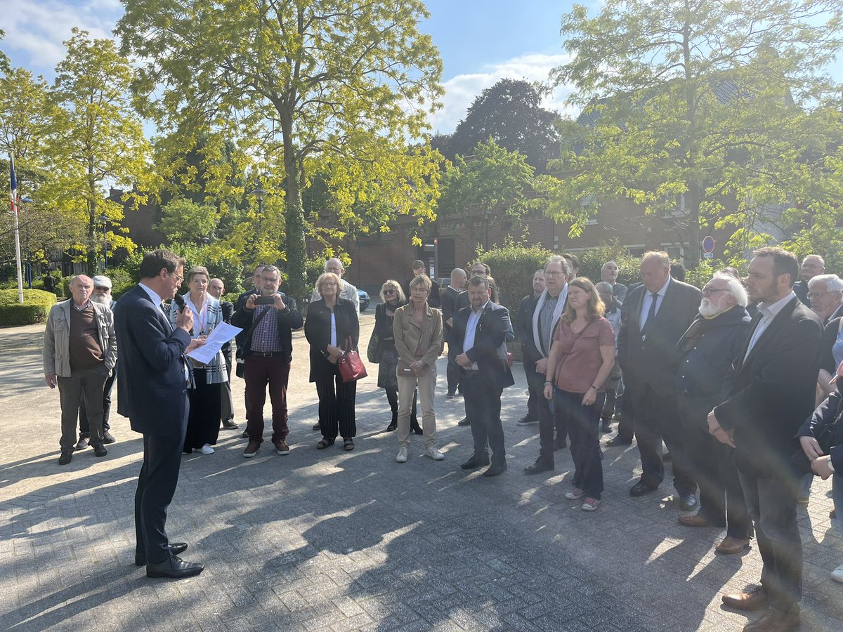 Présent ce soir à la cérémonie de lancement du chantier de rénovation de l'éclairage public d’Haubourdin à l’invitation de P. Beharelle et des élus de la ville. Le maire y a présenté les objectifs d’économies d’énergies avec l’installation de leds sur tout le territoire communal.