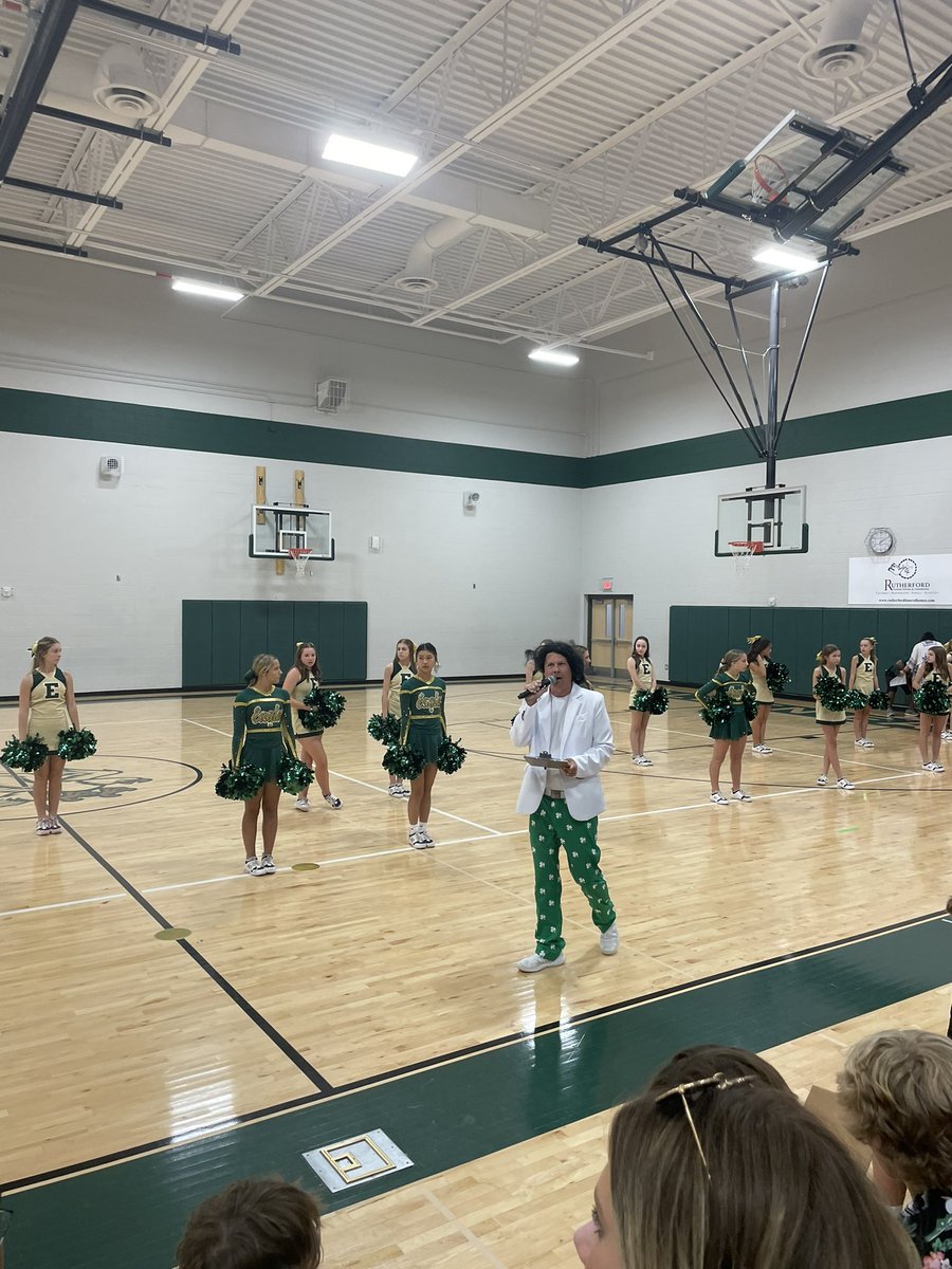 mrsjerger's tweet photo. @erms_DCSD staff vs student basketball at our end of the year pep rally https://t.co/R6AOnb1F1q