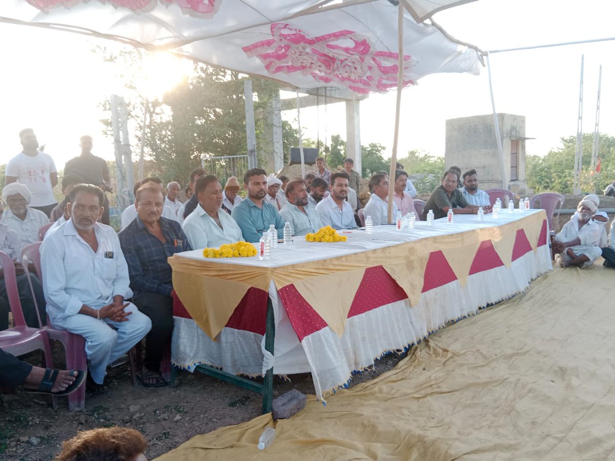 hirabhaisolanki's tweet photo. જાફરાબાદના હેમાળ થી કડિયાળી સુધી ની પાણી ની પાઈપલાઈન તેમજ નવો ભૂગર્ભ સંપ મંજૂર થયેલ તેનુ ખાતમુહૂર્ત નો કાર્યક્રમ યોજાયો હતો.જેમાં હાજરી આપી ગ્રામજનોની સુવિધામાં વધુ એક પીછું ઉમેરવાનું સદભાગ્ય પ્રાપ્ત થયું હતું 

આ તકે ગ્રામજનો સરપંચો આગેવાનો ઉપસ્થિત રહ્યા હતા. https://t.co/ujKkwiWATF