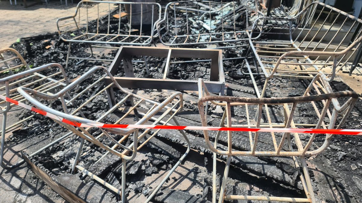 FTViaStella's tweet photo. #Incendie d'un restaurant à #moriani : Une enquête pour dégradation de biens par moyen dangereux a été ouverte par le parquet de Bastia. #corse #Faitsdivers
https://t.co/f8SBk8QjvQ https://t.co/UEW6G3SMXb