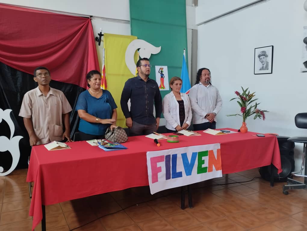 cantourgente's tweet photo. #Lara | #Duaca | La #FILVEN Municipal está en desarrollo en la Biblioteca "Argimiro Gabaldón", en un hermoso acto presidido por el Ciudadano Alcalde Julio Garcés | #LeerDescoloniza✨📚🇻🇪📚✨

#LaraEsCultura 
#VivirYProtegerAlPueblo 
@VillegasPoljak @MaryPemjean @iabpcpiotamayo https://t.co/Zvzi6xssLq