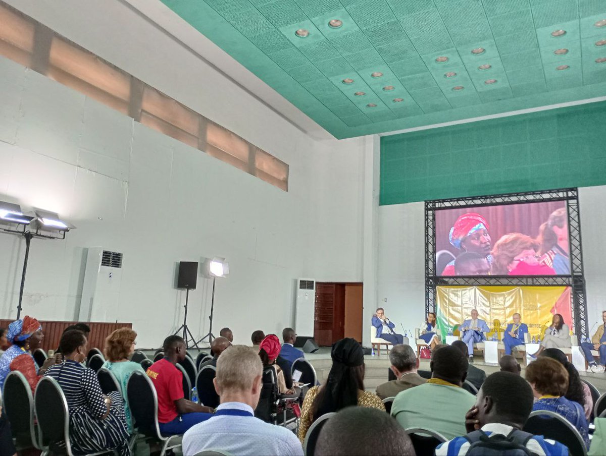 FYNICC's tweet photo. La parole au public 📢
Les panélistes échangent leurs points de vue avec la salle #FORAFRICC https://t.co/q3QWIKWpwH