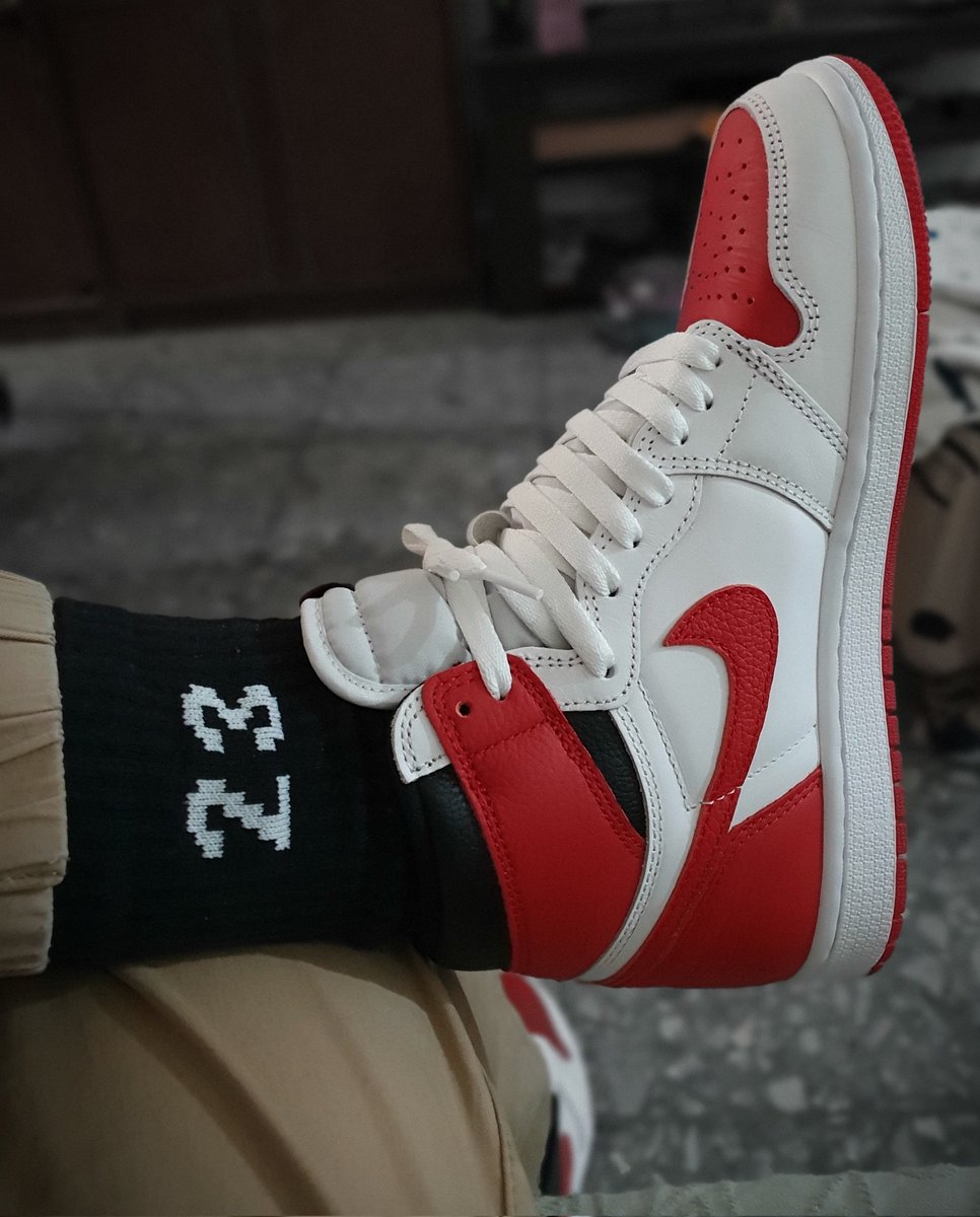 ⚪️❤⚪️ #rockdontstock #yoursneakersaredope #kotd #nike #jumpmanjordan #wearyoursneakers @Nike @nikestore @Jumpman23 
#kicksonfire #jordan #snkrsliveheatingup 
#ItsYourShoe @snkr_twitr