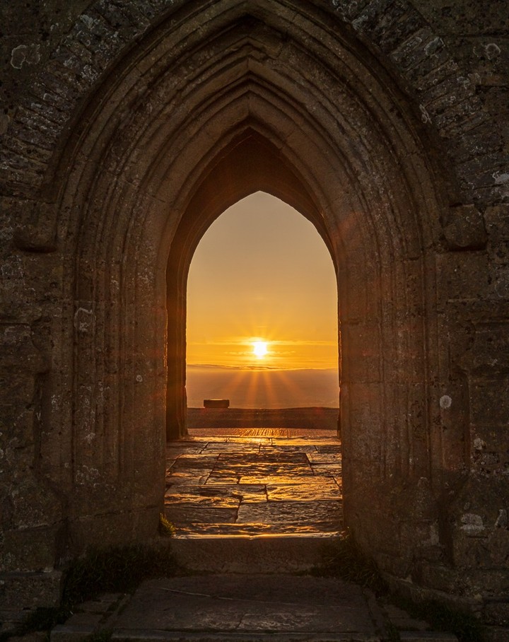 Glorious sunrise at Glastonbury Tor 📷by Somerset Day official partner @Glastomichelle #somerset