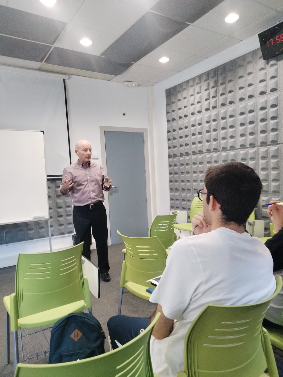 La crónica deportiva. Ese género tan reconocido y difícil de dominar. El equilibrio entre recursos técnicos, literarios, contextualización y opinión que tan bien maneja <a href="/OrfeoSuarez/">Orfeo Suarez</a> es la protagonista de la clase de este jueves.