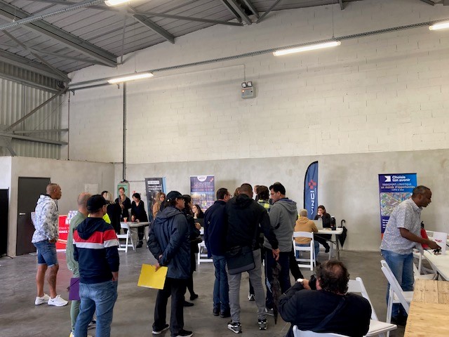 ✅Avec @poleemploi_paca, une centaine de demandeurs d'emploi étaient présents ce matin chez <a href="/VINCIAutoroutes/">VINCI Autoroutes</a> à <a href="/villedaubagne/">Aubagne</a>. Au programme ⏩découverte des métiers et de nombreux postes à pourvoir avec @RTM_Officiel et NAP Tourisme. Nos partenaires : <a href="/AFT_TL/">AFT TRANSPORT & LOGISTIQUE</a> et ECF. 👋
