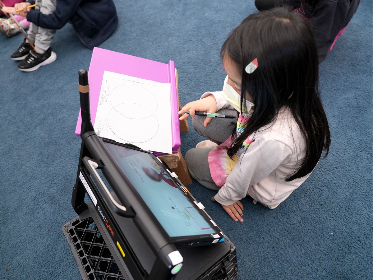 Sofie from James McKinney Elementary is enthusiastic about her #AssistiveTech tools like the #CloverBook Pro & iPad apps #BookCreator & #ClickerWriter. This story will warm your heart: setbc.org/resources/sofi…
#SD38 #LowVision @IrieAT @MckinneyEagles @RichmondSD38 #Inclusion #BCEd