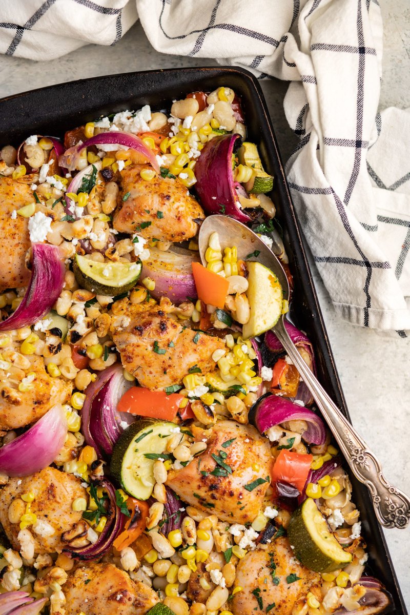 Sheet Pan Lemon Chicken with Beans & Veggies is a delicious, time-saving recipe because you prep veggies while chicken marinates! A family-friendly meal-in-a-pan for the weeknight rush or a great way to use leftover veggies. ow.ly/hWXi50OvYpS
#LovePulses #LoveCDNBeans
