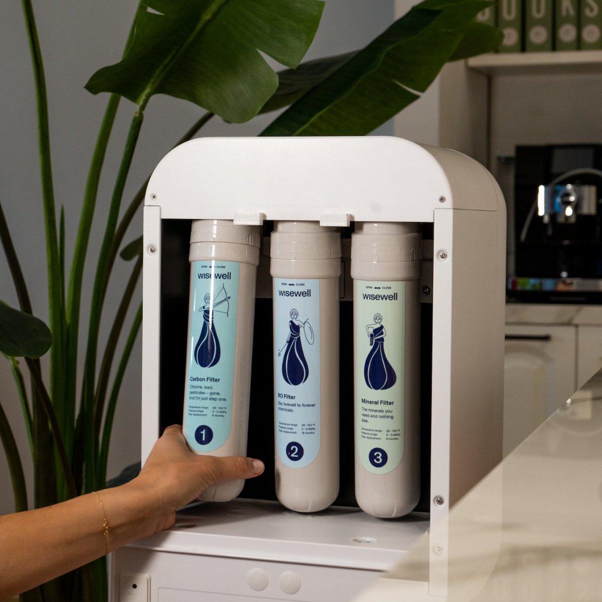 At Wisewell, we created a #FilterReplacement program, which monitors your filter life and sends you new filters based on your Wisewell's data in the Wisewell app. Once you sign up, filter replacement is completely automated! 🤖💧#waterfilter #waterfiltration #smarthome