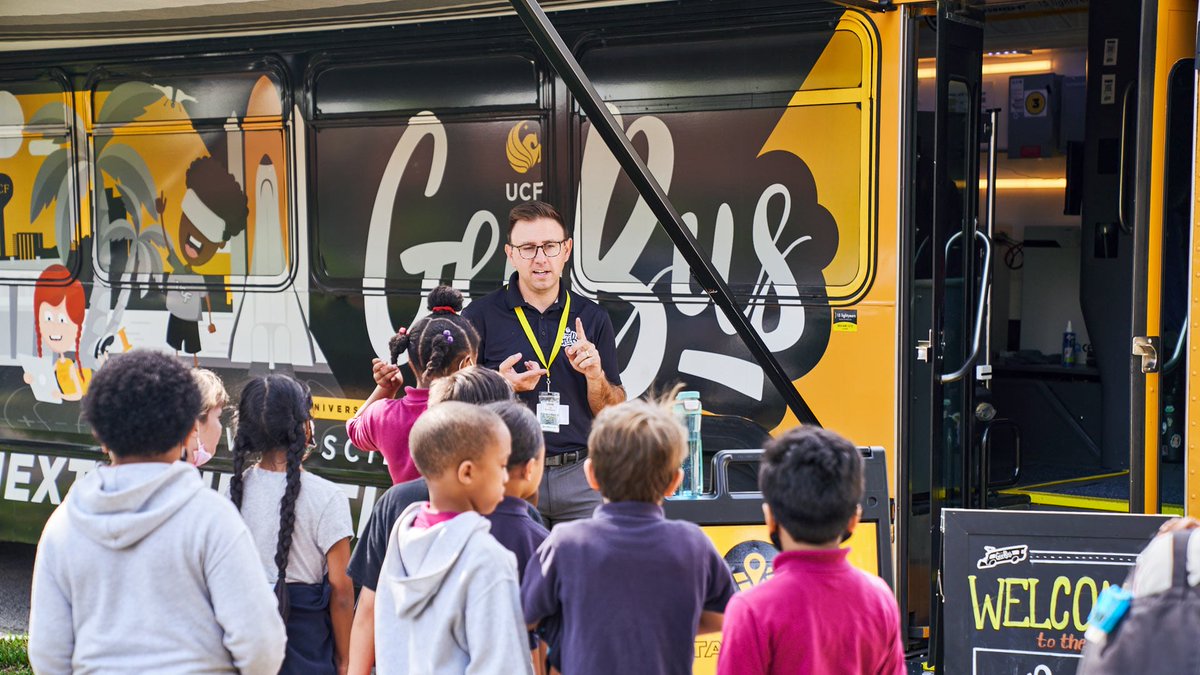 GISEd's tweet photo. Working together to create beautiful #science can be fun! 🤗
Learn how an imaginative professor brings the power of #community to #GIS through #GeoBus!
https://t.co/pBZ1mxs0zI
@ArcNewsMagazine https://t.co/FlAQRFOIrP