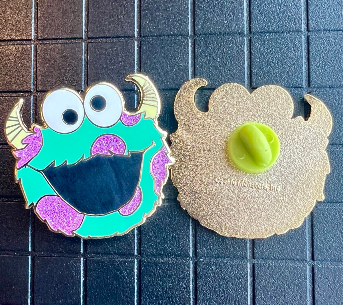 sickrefco's tweet photo. New pin just dropped! Get yours now, comes with matching stickers! 👉🏼 https://t.co/TKBfQV6kvG https://t.co/V8JzGZ1uKi
