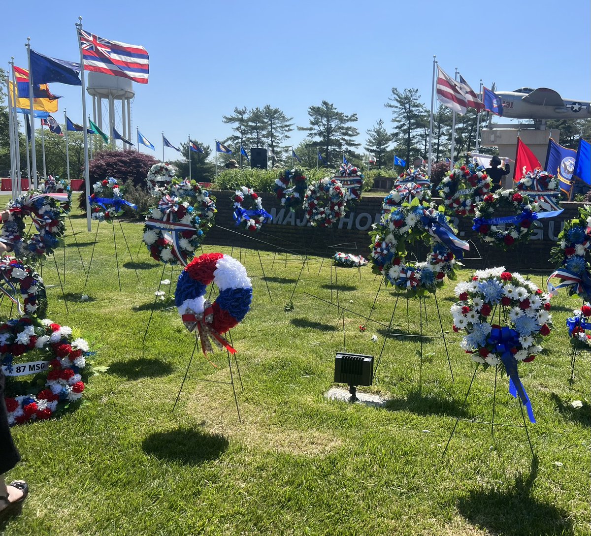 JB-MDL Memorial Day Parade of Wreaths.   MTSD proudly represented in honor and remembrance of our Armed Forces.  @MTSD_Sup @MTSDCurriculum <a href="/MTHS_Pride/">Dennis Adams</a> <a href="/TraceyRaimondo/">Tracey Raimondo</a>