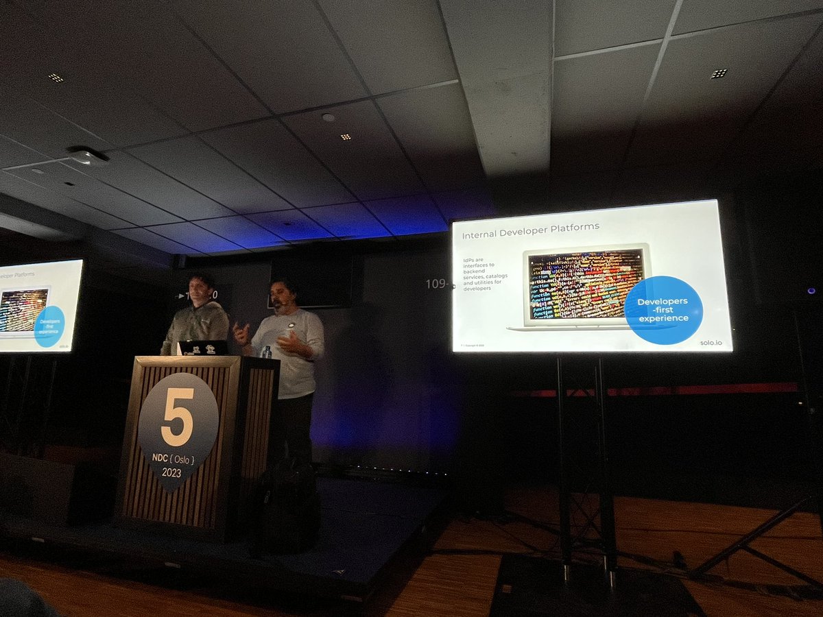 @bongo and Jona Apelbaum from @soloio_inc talking and showing benefits of internal developer platforms to abstract deployment and operational complexity from developers 🔥#platformengineering #NDCOslo