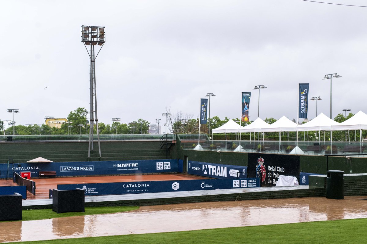 TRAMBcnOpen's tweet photo. ☔️🌧️ Primer día de lluvia en la historia del  #TRAMBarcelonaOpen. Suspendidos todos los partidos de la segunda jornada a causa de la lluvia

¡No nos para nada! Seguimos con nuestra sonrisa y retomamos mañana la competición 🎾♿️🌍

#mouellimit #CruyffLegacy #ITF1 https://t.co/ucRI2hTjU5