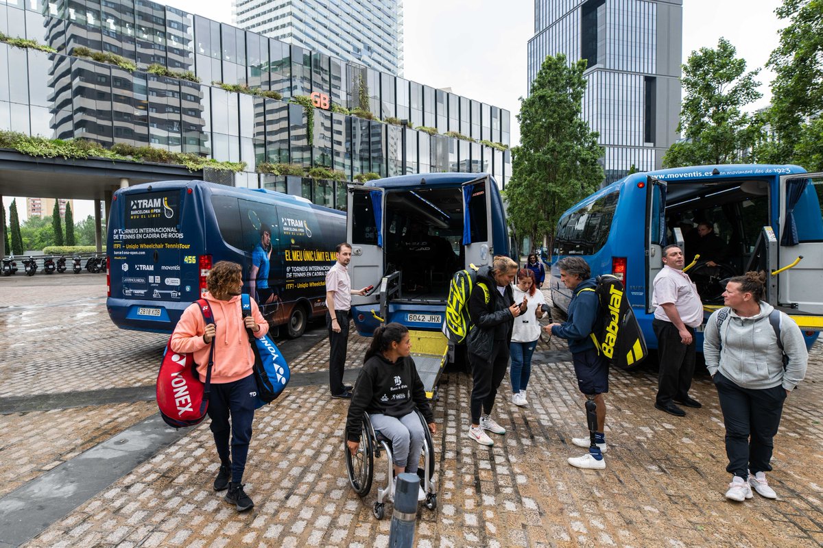 TRAMBcnOpen's tweet photo. ☔️🌧️ Primer día de lluvia en la historia del  #TRAMBarcelonaOpen. Suspendidos todos los partidos de la segunda jornada a causa de la lluvia

¡No nos para nada! Seguimos con nuestra sonrisa y retomamos mañana la competición 🎾♿️🌍

#mouellimit #CruyffLegacy #ITF1 https://t.co/ucRI2hTjU5