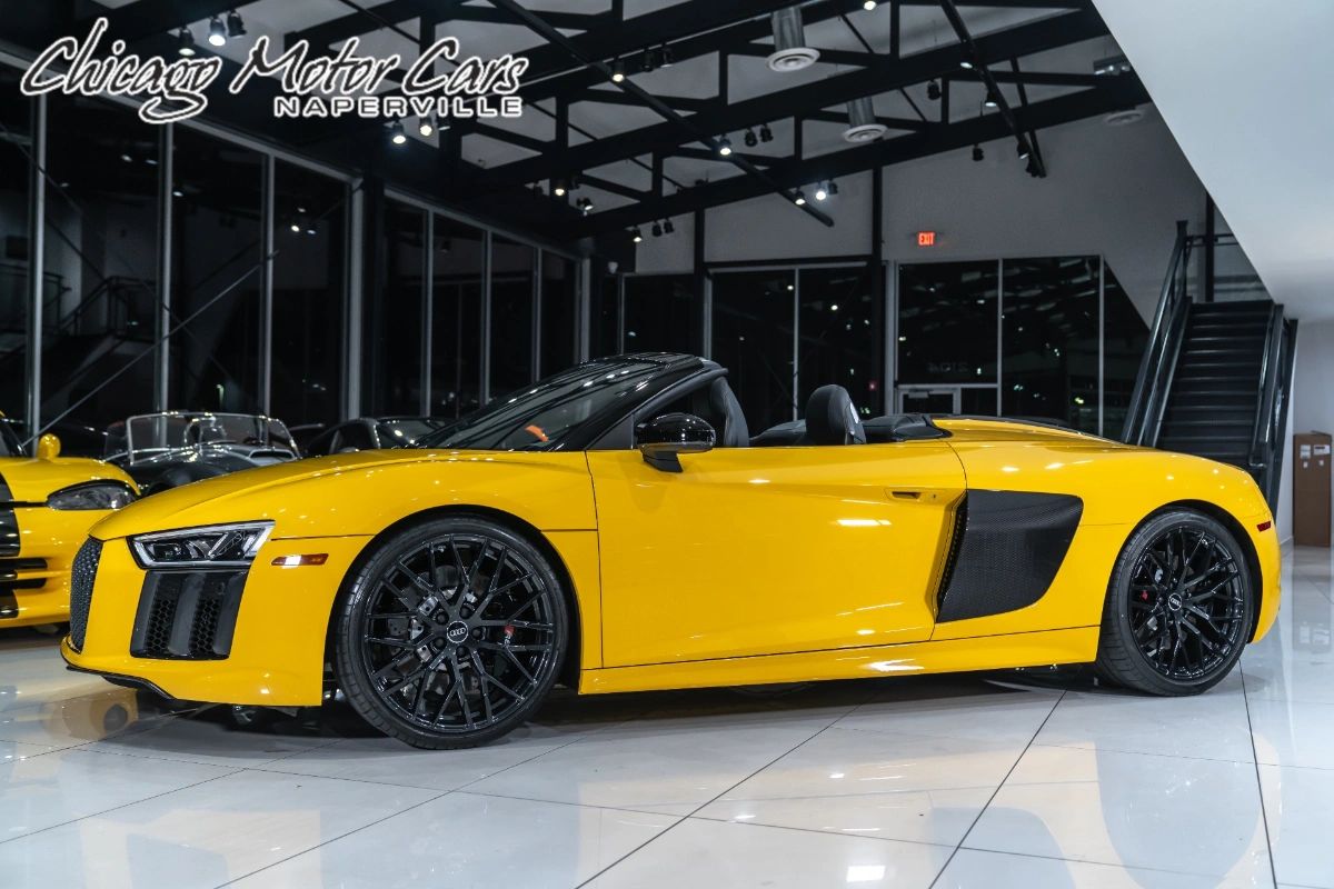 Long weekends were made for long drives. No matter where you’re headed, you can count on our team to set you up with a beautiful ride. #ChicagoMotorCars #LuxuryCars #Chicago #ExoticCars #CarSales #AudiR8 #Audi

chicagomotorcars.com/used-cars-chic…