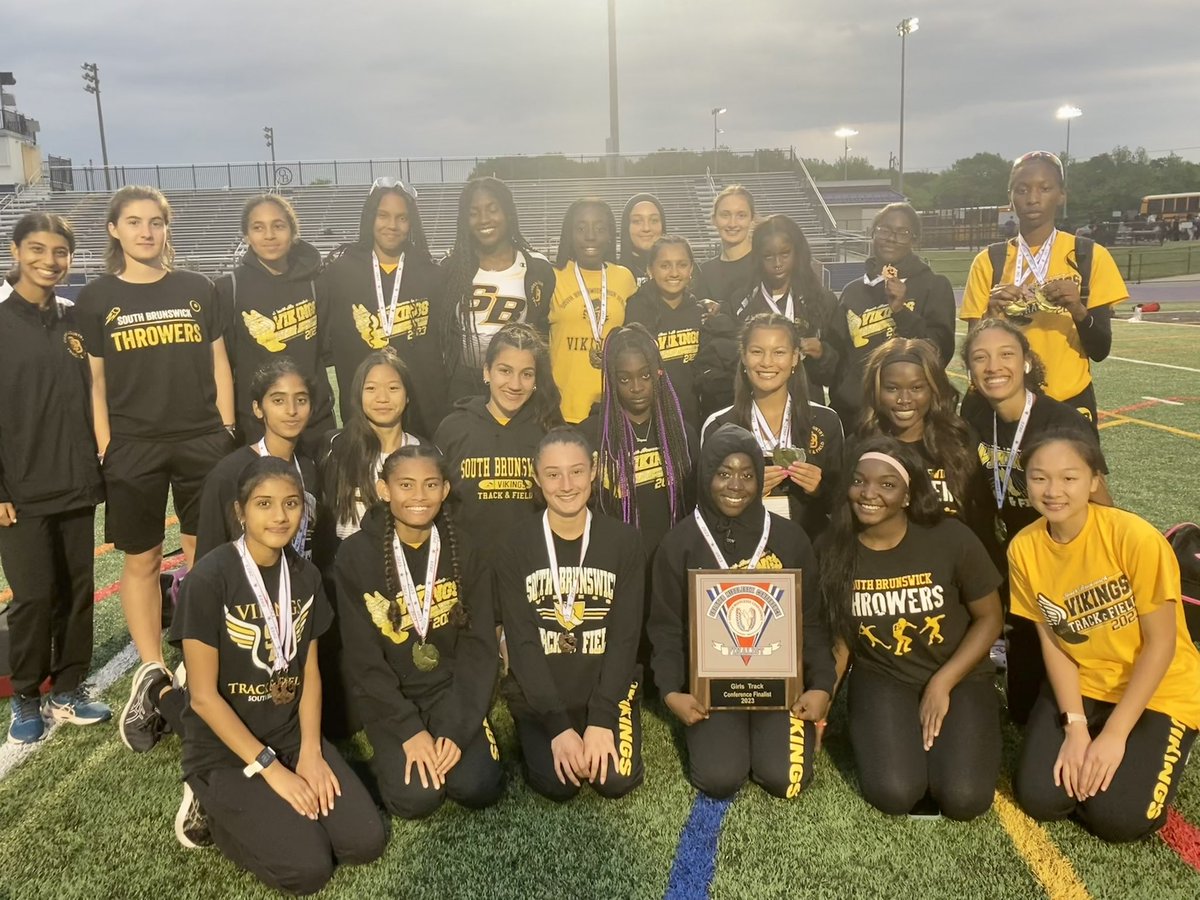 WeAreSBVikings's tweet photo. Great job by our SBHS Girls’ Track &amp; Field team at GMC Championship meet. The girls’ team finished 🥈! Many great performances, including 1st places from Violet Goldilla in the Pole Vault and both the 4x400 and 4x800 relay teams ! #GoVikings https://t.co/xKIdDCa9xC