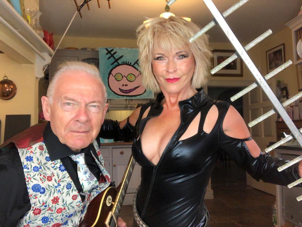 ♥️🎉Just one more sleep until TOYAH & ROBERT’S ROCK PARTY live concert show premieres at @HuntingdonHall #Worcester 🎸💙🎤 the iconic duo play 2 shows, Friday & Saturday night. Tickets: worcestertheatres.co.uk/whats-on/toyah…

@frippofficial #ToyahWillcox #RobertFripp