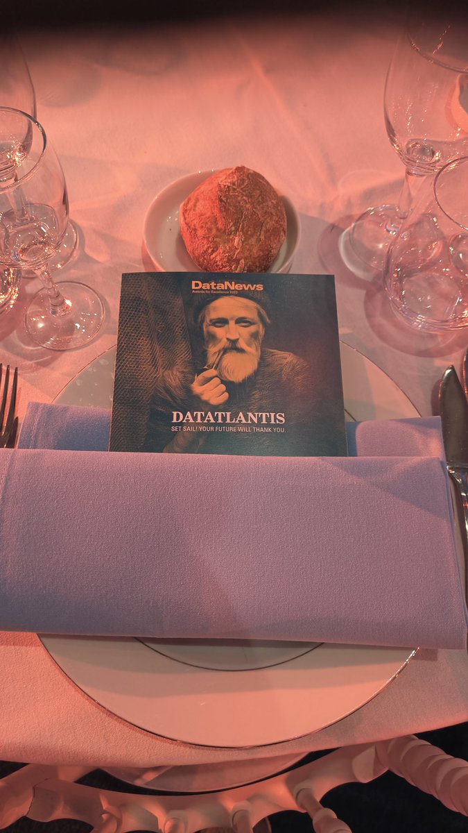 Pieterjanvl's tweet photo. Vanavond reiken we 15 Awards uit en vieren we de nieuwe ICT Personality of the Year op de Data News Awards For Excellence. Bij deze al een voorsmaakje. #DNAFE https://t.co/5bWVtaUOo3