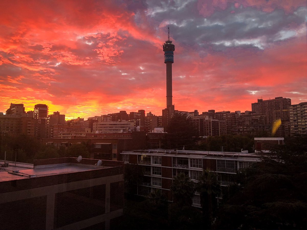 ON-AIR: Get to #KnowYourJoburg on #JoburgPulseRadio, the heartbeat of the City from 6pm to 8pm on weekdays 👇🏾

📡TUNE IN:
s3.radio.co/s349cd1429/lis… #JoburgLIVE #ExploreJoburg ^GZ