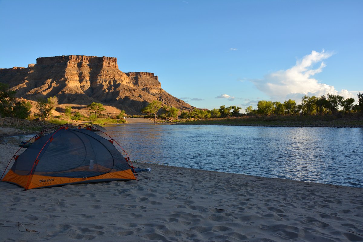 A three-day weekend is the perfect time to visit #YourPublicLands.  On this #MemorialDayWeekend, enjoy the serene beauty mother nature has to offer as you reflect on those who sacrificed so much. Please #KnowBeforeYouGo and #RecreateResponsibly ➡️ ow.ly/eTTR50OuWZp.