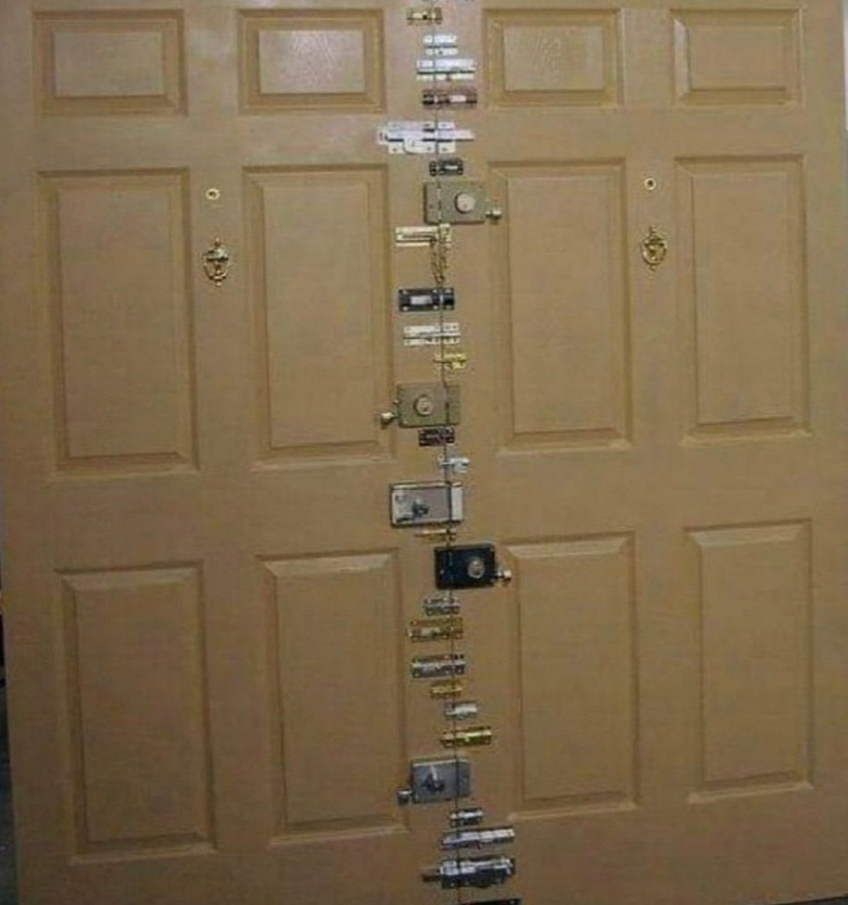 SmilingE5's tweet image. I'm like this door, hard to open