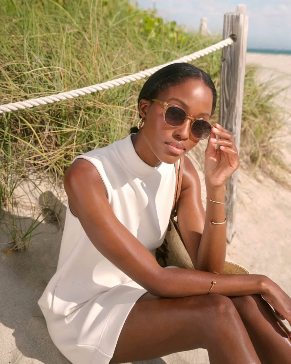 SPANX's tweet photo. Keep it simple ✨ One-and-done styling with our easy and effortless AirEssentials Mock Neck Dress https://t.co/2RImQiahpf #Spanx
#SummerStyling #Dresses #AirEssentials #SpanxDress #OOTD #EffortlessStyle https://t.co/tlXI6VB8Tz