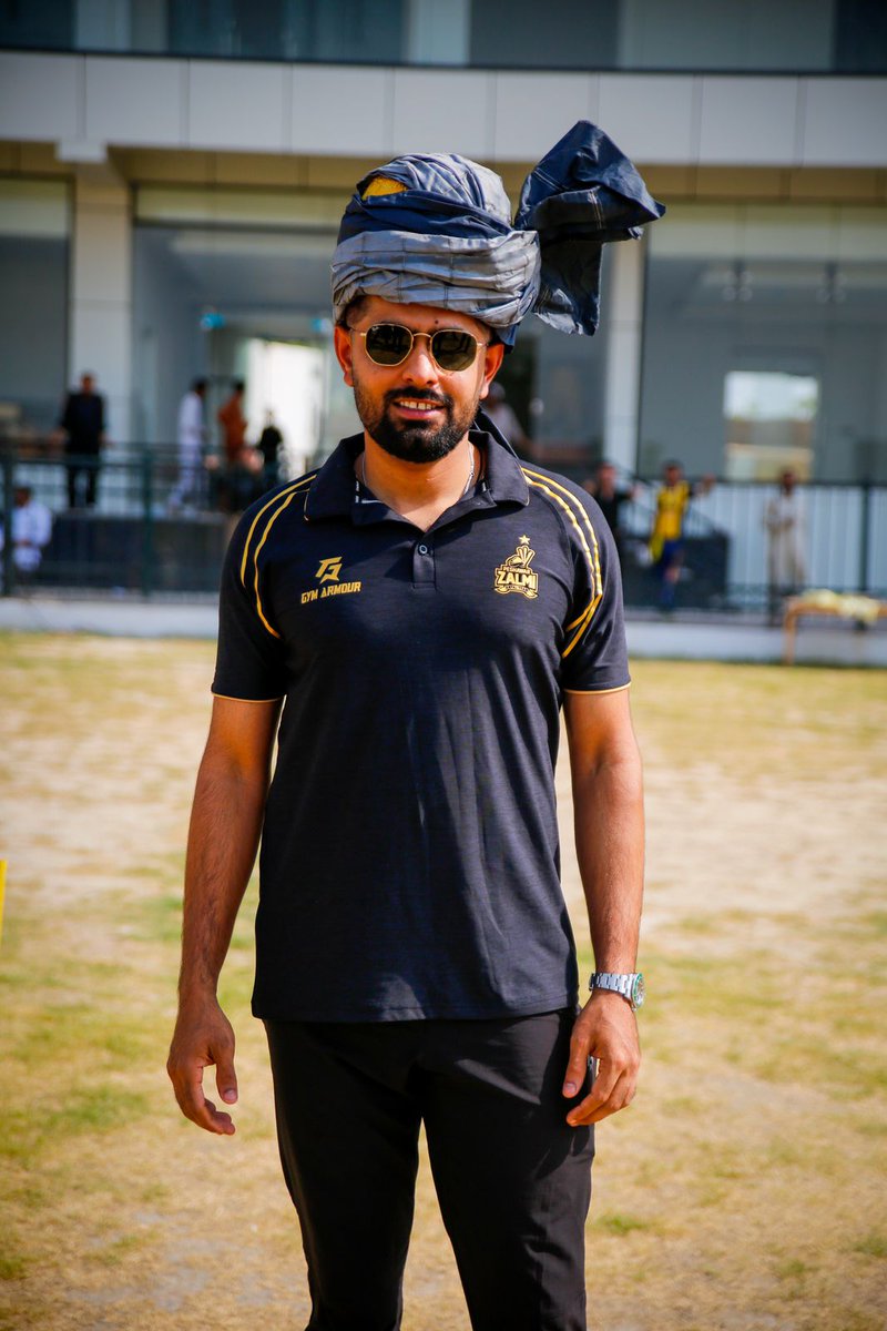Skipper @babarazam258 in Peshawar for trials.

Rate this look on him out of 10

#BabarAzam𓃵 #CricketR