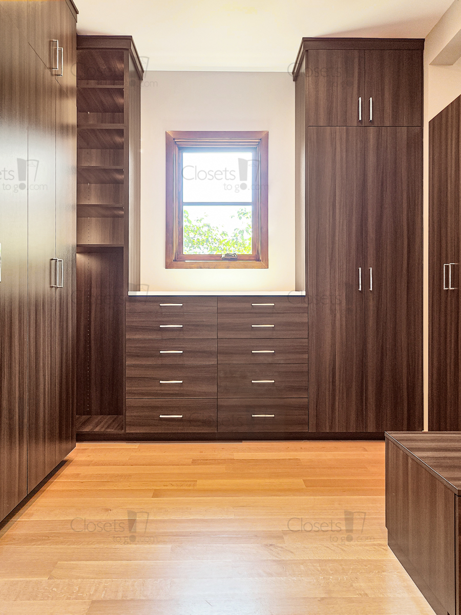 ClosetsToGo's tweet image. High ceilings, a peninsula, seperate shoe closets and LED lighting all exude a lavish lifestyle. This amazing custom built walk-in closet organizer is fit for royalty! #ClosetDesign #CustomCloset #LuxuryCloset #ClosetGoal #WalkInCloset

closetstogo.com