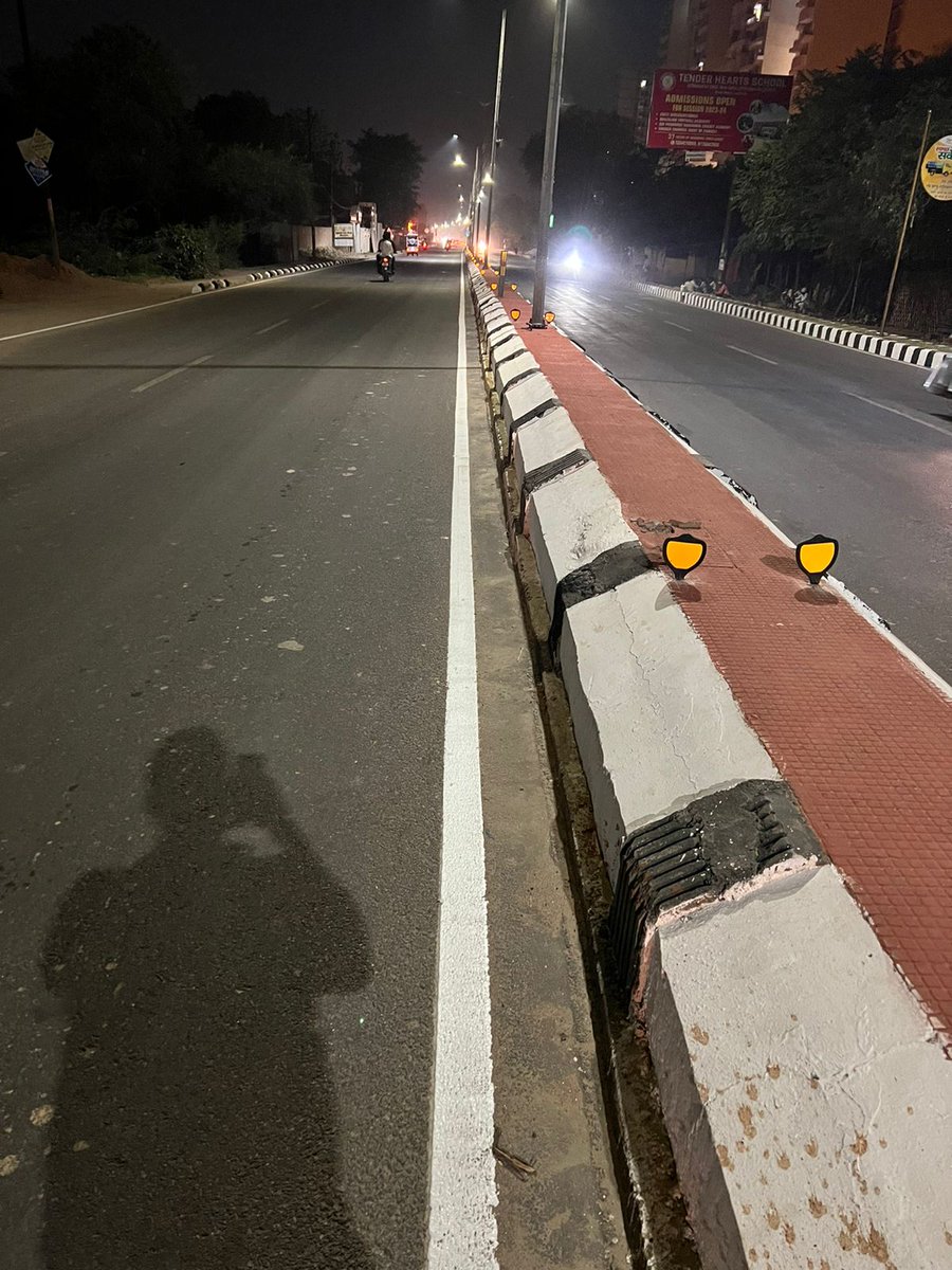 insightindiaa's tweet photo. खेलो इंडिया यूनिवर्सिटी गेम के तहत @uppwdofficial बना रहा शहर ��ो खूबसूरत।
कुर्सी रोड स्थित इंटीग्रल यूनिवर्सिटी तक हो रहा सौंदर्यीकरण का कार्य। लखनऊ की सड़कों की मरम्मत, पौधरोपण आदि कार्यों के साथ मेजबानी को तैयार शहर।

@ianuragthakur
@JitinPrasada
@myogiadityanath https://t.co/AH8ZldJC3b