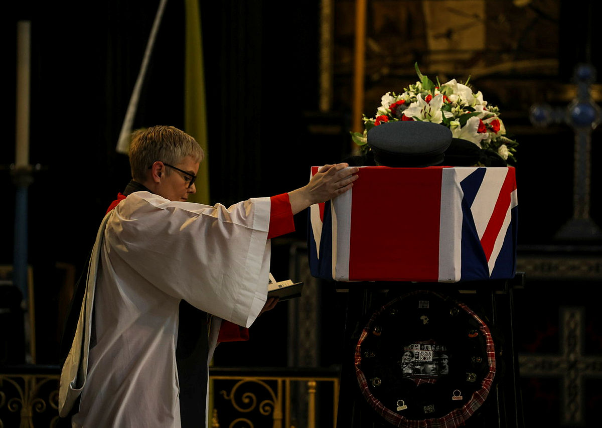 Royal Air Force (@royalairforce) on Twitter photo Today at <a href="/DanesChurch/">St Clement Danes Church</a> the RAF paid tribute to WWII veteran Flight Sergeant Peter Brown, who journeyed from Jamaica as a teenager to serve in the RAF.
Joined by loved ones and dignitaries, the service honoured his remarkable life. Full story: ow.ly/1LYS50OwRFb Today at <a href="/DanesChurch/">St Clement Danes Church</a> the RAF paid tribute to WWII veteran Flight Sergeant Peter Brown, who journeyed from Jamaica as a teenager to serve in the RAF.
Joined by loved ones and dignitaries, the service honoured his remarkable life. Full story: ow.ly/1LYS50OwRFb