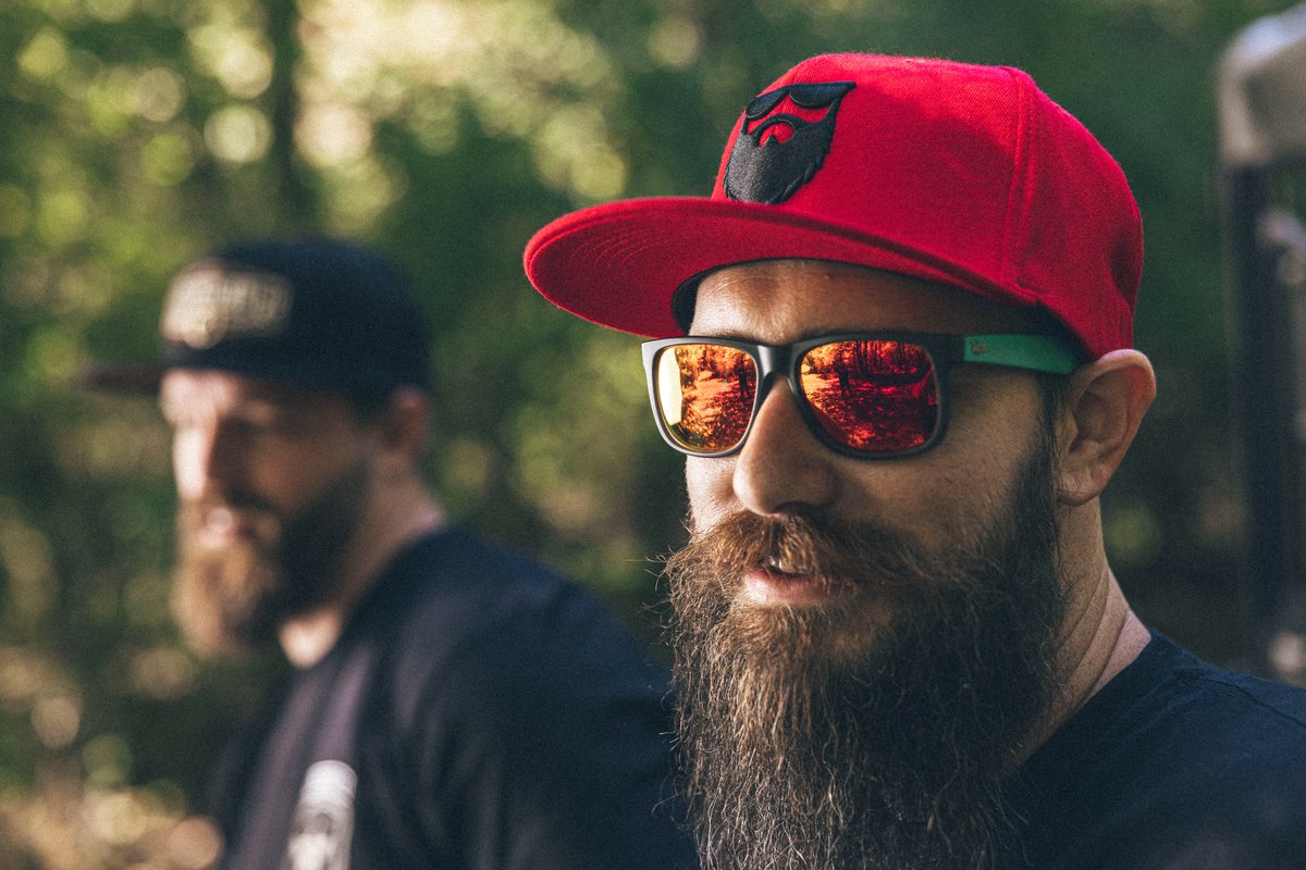 Hey #bearded fella!
Hey wife/girlfriend of bearded fella!

Do you like #red #hats?  We got you covered right here:

noshavelife.com/search?type=pr…

#beardedmen #FathersDay2023 #fathersdaygiftideas #FathersDay