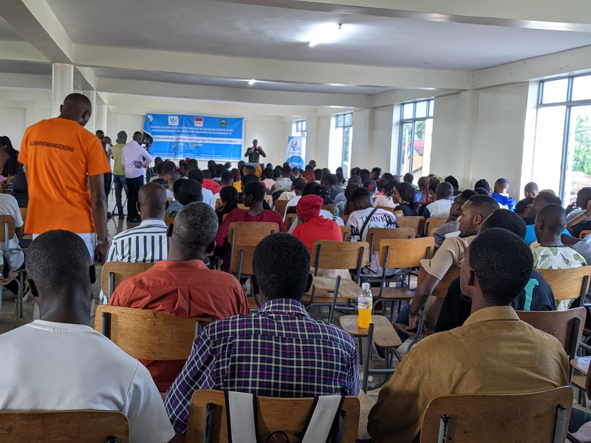 UTBrwanda's tweet photo. Uyu munsi, @UTBrwanda ishami rya @RubavuDistrict abanyeshuli n'abakozi bahawe ibiganiro kuri gahunda ya 𝗡𝗱𝗶 𝘂𝗺𝘂𝗻𝘆𝗮𝗿𝘄𝗮𝗻𝗱𝗮 hanatangizwa amarushanwa yayo,  uhagarariye @UnityClubRw yasabye urubyiruko kwimakaza ubumwe mu banyarwanda https://t.co/UIwifrOKB0