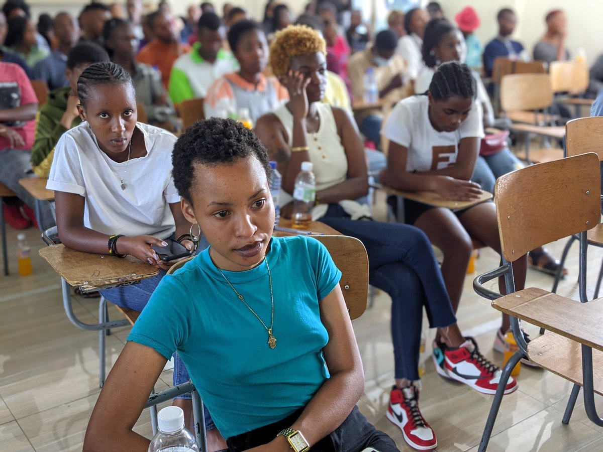 UTBrwanda's tweet photo. Uyu munsi, @UTBrwanda ishami rya @RubavuDistrict abanyeshuli n'abakozi bahawe ibiganiro kuri gahunda ya 𝗡𝗱𝗶 𝘂𝗺𝘂𝗻𝘆𝗮𝗿𝘄𝗮𝗻𝗱𝗮 hanatangizwa amarushanwa yayo,  uhagarariye @UnityClubRw yasabye urubyiruko kwimakaza ubumwe mu banyarwanda https://t.co/UIwifrOKB0