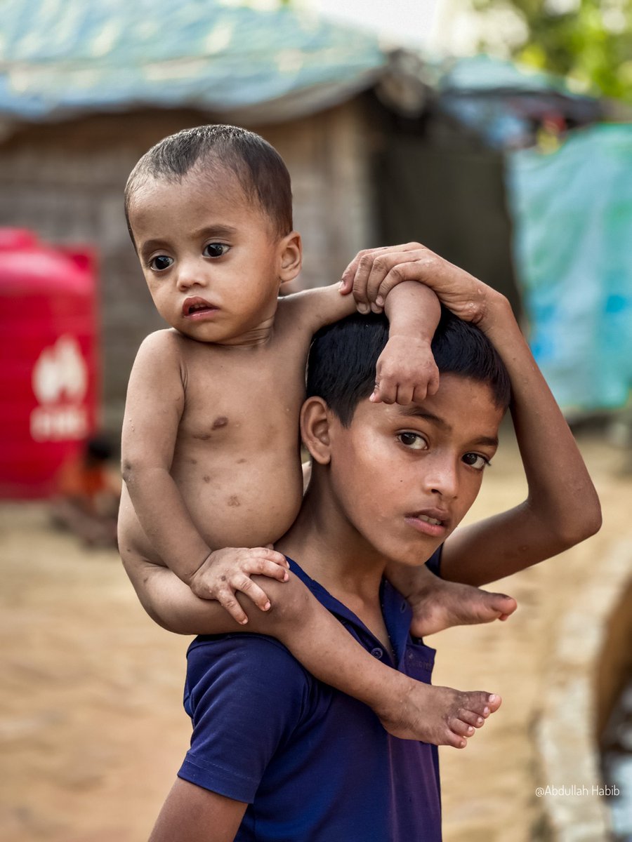 Abdulla_AH7's tweet photo. Rohingya sibling~
A Rohingya young boy carrying his younger brother out of his shelter putting on his shoulder.
#rohingyakid #rohingyachildren #rohingyarefugee #rohingyalife #rohingya_muslims #rohingyacamp #rohingyaphotography #rohingyastoryphotos #storytellingphotography https://t.co/eKPbdilUUe