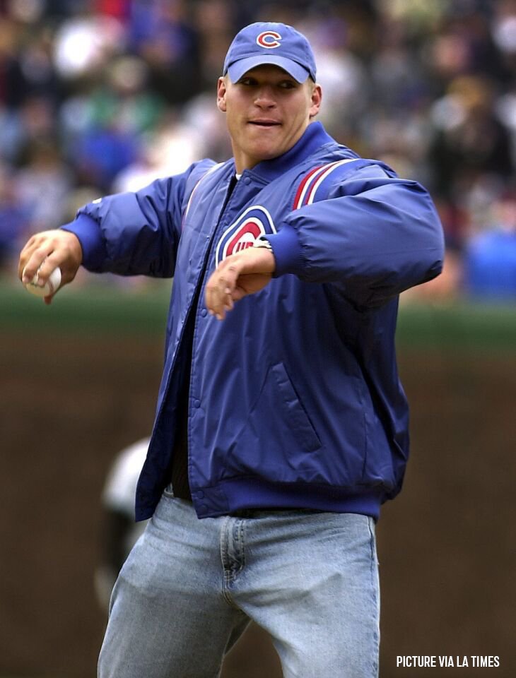 Happy birthday to legend, Brian Urlacher! 