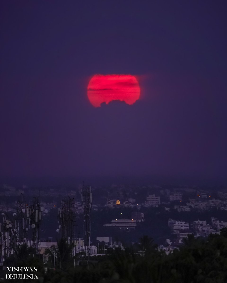 Round appearing,
Illuminant fire,
Built in space,
Shedding heat,
Traveling westward;
Your photosphere
Conflicts
With dwindl'ing light
Of stricken day,
At dying hour.
Emerging from
The reek appears
At distant edge of earth,
Reaching far into the sky-
You are an artist, Sun!
